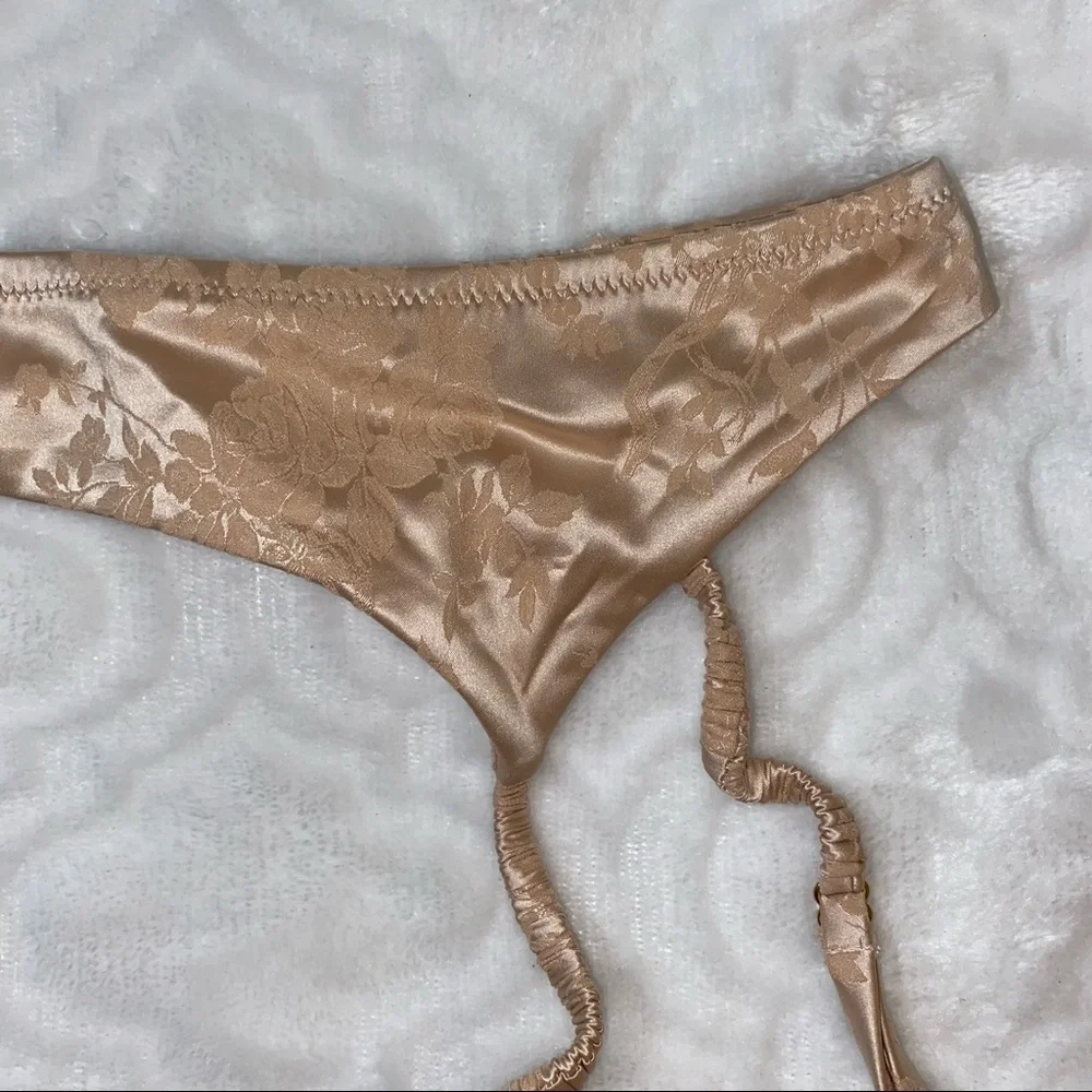 NEW! Victoria’s Secret Nude Rose Floral Brocade Garter Belt - Size M